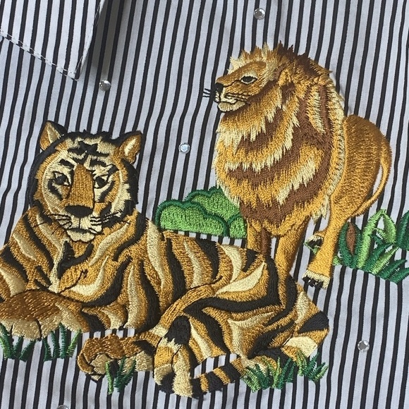 The Quacker Factory | Striped Long Sleeve Embroidered Lions Tigers Shirt 2-3X - Picture 7 of 16
